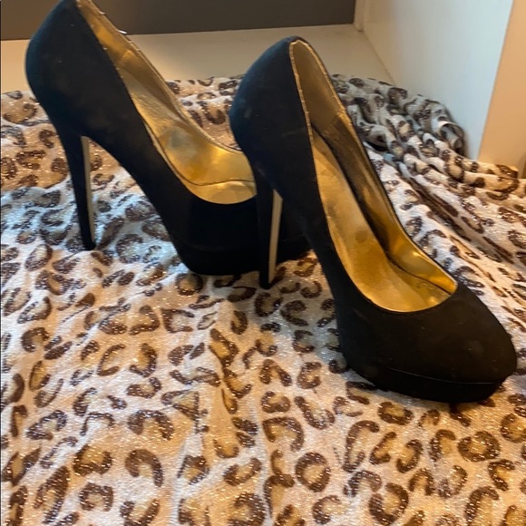 Shoes - Picture 2 of 3